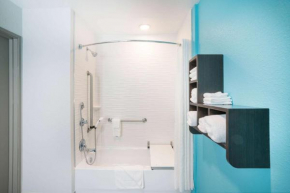 Отель La Quinta Inn & Suites by Wyndham Montgomery  Монтгомери